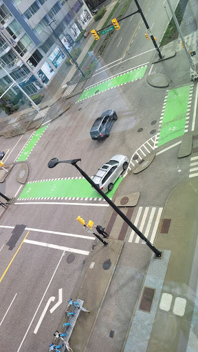 Protected intersection at Quebec St. & 1st Ave. Vancouver, BC | Photo Credit: Erin O’Melinn